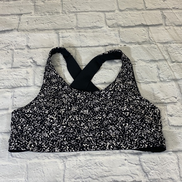 Old Navy Other - Old Navy Powersoft Sports Bra. Cross strap. Padded. Size XL. WHITE BLACK